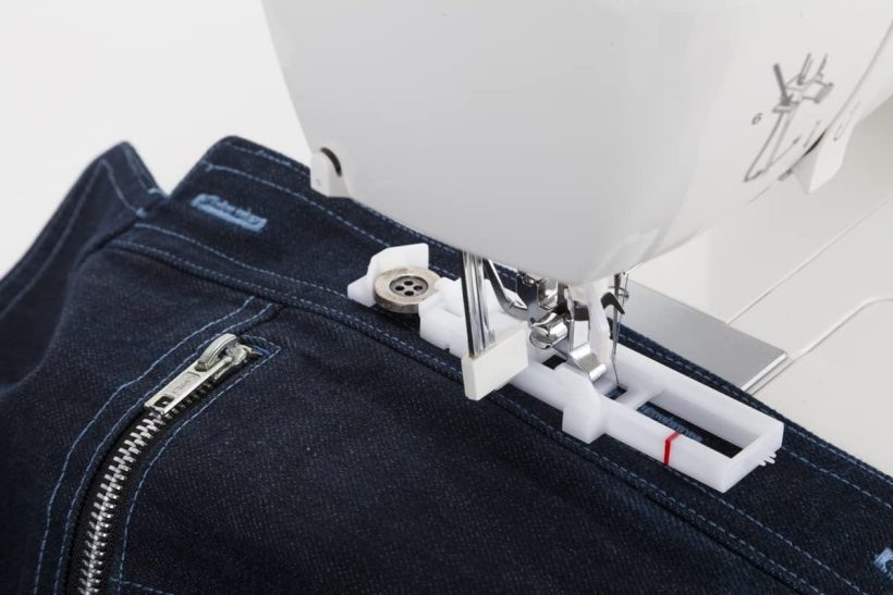SINGER | 5560 Computerized Sewing Machine with Included Accessory Kit, Hard Cover & Extension Table, 203 Stitch Applications - Perfect for Beginners - Image 11