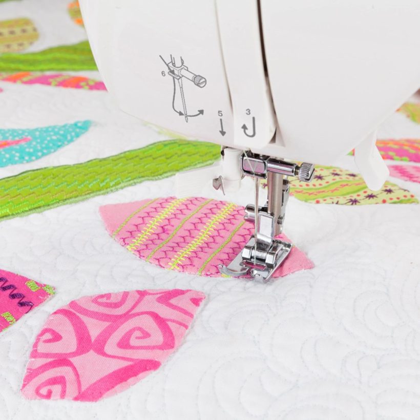 SINGER | 5560 Computerized Sewing Machine with Included Accessory Kit, Hard Cover & Extension Table, 203 Stitch Applications - Perfect for Beginners - Image 3